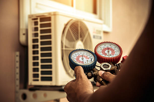 Professional Ac Installation technician working in Lake Jackson, TX